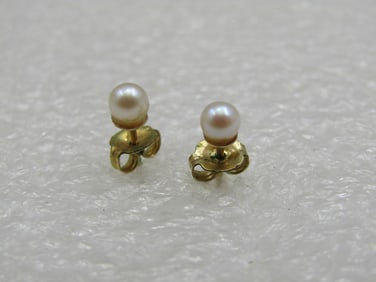 Vintage 14kt Pearl Stud Earrings, 3.8mm