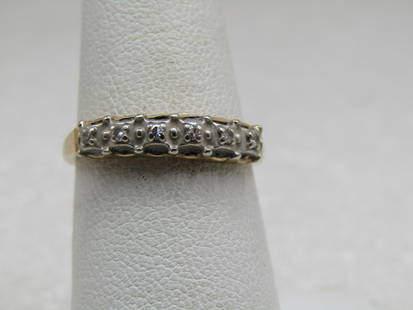 Vintage 14kt Diamond Wedding Band/Anniversary Band, Tru-Art, Sz. 7: Vintage 14kt Diamond Wedding Band/Anniversary Band, Tru-Art, Sz. 7. Signed TRU-ART and marked 14kt and tested and weight is appx. 1.95 gr. It is both white gold and yellow gold, It has 6 prong-set dia