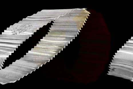 Silver napkin ring with smooth and fluted bands in a wavy shape: Description: Silver napkin ring with smooth and fluted bands in a wavy shape. . Metal: Silver. Origin: French. Brand: Tête Minerve. Weight: 41.67 grams | 1.47 ounces. Dimensions: 5.2x3.1 cm | 2.0