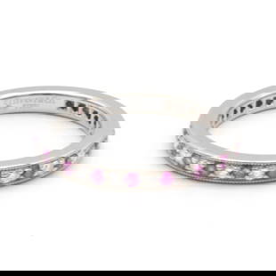 Tiffany & Co Legacy ring SIZE 51: Tr&#232;s belle alliance Tiffany & Co, collection Legacy. - En platine 950/000 enti&#232;rement orn&#233;e de diamants taille brillant et de saphirs roses en serti &#224; grains. - Largeur : 2 mm. - P