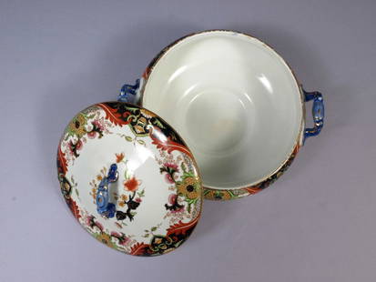 Royal Doulton MATSUMAI Soup Vegetable Tureen Bowl 1920s ANTIQUE Hand-painted: This is a rare and gorgeous ANTOQUE Soup/Vegetable Tureen/Bowl, made by Royal Doulton - Made in England. The tureen is in Matsumai pattern. It is properly marked with the Royal Doulton mark and name o