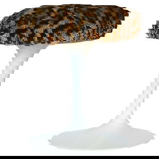 Eero Saarinen "Tulip" White Stool for Knoll W/ Leopard Print Seat: About the Item Eero Saarinen's iconic white "Tulip" stool, a design synonymous with Knoll, showcases a sleek, steel-cast construction with a white finish. Adding a touch of flair, its seat is upholste