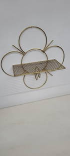 Vintage Gold Flower Wire Metal Wall Shelf Mid Century Modern Atomic Mategot Style: Vintage Gold Flower Wire Metal Wall Shelf Mid Century Modern Atomic Mategot Style Good Condition, some wear to finish and scratches Mid Century Atomic No broken areas 13 1/4"wide, 5" deep, 13 1/4" H R
