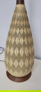 Vintage MCM Chalk Table Lamp Walnut Wood Base Diamond Pattern: Vintage MCM Chalk Table Lamp Walnut Wood Base Diamond Pattern The Lamp is in good working condition with minor wear and scratches, discoloration (see pics) Measures 21"H to the bottom of the light bul