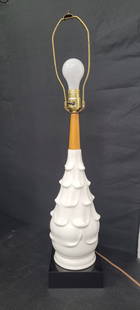 Original Vintage Mid Century Modern Glossy White Ceramic Table Lamp Walnut Wood Neck Snow Drifts: Original Vintage Mid Century Modern Glossy White Ceramic Table Lamp Walnut Wood Neck Snow Drifts Danish &#194;&#160; The Lamp is in good working condition with minor wear and scratches Measures 18"H t