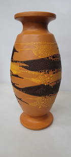 Vintage orange earthen wrap royal haeger art pottery ceramic flower vase mid century modern: Vintage Orange Earthen wrap Royal Haeger Art Pottery Ceramic Flower Vase Mid Century Modern Measures 13.5"H x 6"W, in good condition with minor wear and scratches, no chip or cracks Reserve: $156.00 S