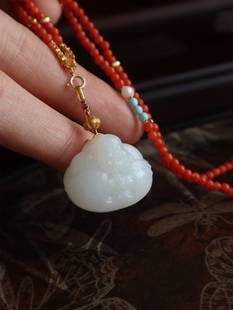 18K Gold Inlay Chinese Hetian Jade Laughing Buddha Pendant w Certificate: Title: 18K Gold Inlay Chinese Hetian Jade Laughing Buddha Pendant w Certificate Date/Period: After2025 Origin: Chinese Dimension: 25.6x21x14.5(mm) 1.00x0.83x0.57(inches) Materials: 18K Gold,Hetian Jad