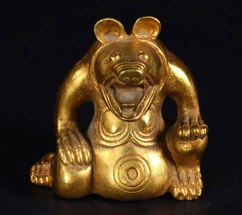 Old Chinese Gilt Gold Bronze Bear Statue: Title: Old Chinese Gilt Gold Bronze Bear Statue Date/Period: After1920 Origin: Chinese Dimension: 95x90x50(mm) 3.74x3.54x1.97(inches) Weight 1.98 lbs/900g Materials: Gilt Gold Bronze Reserve: $220.00