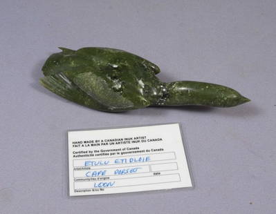 Vintage Native American Canadian Stone Carving bird Duck ETULU ETIDLOIE: This is a vintage Native American Figurine. The carving is a beautiful loon figure. The figurine is made from greenish soapstone. It is made and signed by ETULU ETIDLOIE. Etulu Etidloie was born in Ca