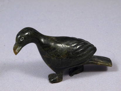 Inuit Canada Native American Inuit Soapstone Carving Black Bird Figurine: This is a vintage Primitive Native American Eskimo Inuit bird Figurine. The figurine is made from soapstone and is very beautiful. It is app. 2 1/4" tall and it is 4" long. It is in good vintage condi
