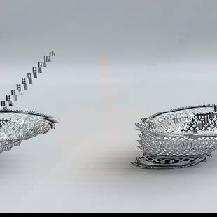 18th Century Antique George III Silver Sweet Meat Basket London 1776 Hester Bateman: Title:18th Century Antique George III Silver Sweet Meat Basket London 1776 Hester Bateman Description:Description Delightful oval Georgian silver bead highlighted swing handled sweet meat basket decor