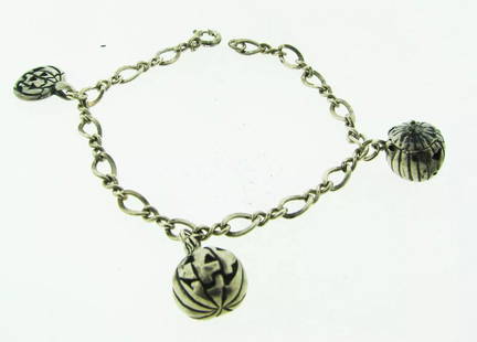 SPOOKY Sterling Silver Halloween Charm Bracelet!: DK Sterling Silver Halloween Charm Bracelet! This wonderful item is one of a kind! The weight is 19.8 grams. The length is 6 &#190; inches. The height of the charm is 5/8 of an inch. The charms are a