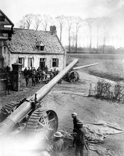 1918, BRITISH GUN IN ACTION: Title: 1918, BRITISH GUN IN ACTION Artist/Source: Bain News Service Original Date: 1918 Dimensions: 8X10 or 10X8 ACCORDINGLY Description: || UNITED STATES SHIPPING ONLY! || This lot is a Dye Based Pho