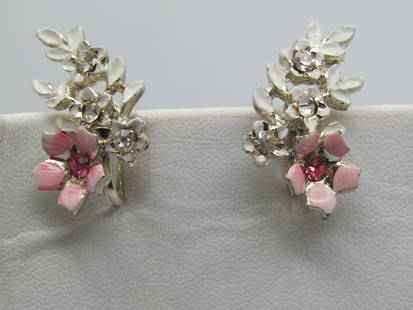 Vintage Enameled Floral Earrings, Screwback, Rhinestones, 1950's-1960's: Vintage Enameled Floral Earrings, Screwback, Rhinestones, 1950's-1960's. Silver tone 1" long and 5/8" wide, slightly curved pink and white enameled floral earrings with clear rhienstones in the blosso