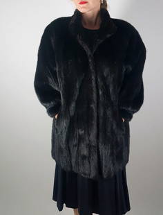 MAHOGANY MINK FUR JACKET EU: XXL ; US: 22: Title: MAHOGANY MINK FUR JACKET EU: XXL ; US: 22 Size/Dimensions: Approximate size- EU: XXL; US: 22 : Important details: Length: 75cm/29.53in -Shoulders width:45cm/17.72in -Sleeve Length:65cm/25.59in