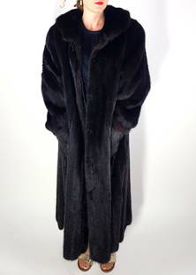 LONG MAHOGANY MINK FUR COAT EU: 3XL ; US: 26-28: Title: LONG MAHOGANY MINK FUR COAT EU: 3XL ; US: 26-28 Size/Dimensions: Approximate size- EU: 3XL; US: 26-28 : Important details: Length: 130cm/51.18in -Shoulders width:55cm/21.65in -Sleeve Length:68c
