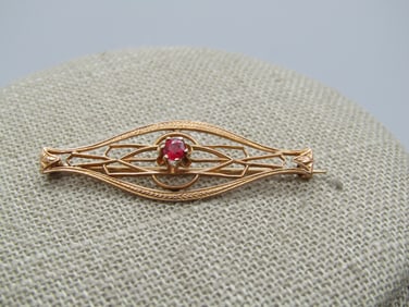 Antique Edwardian 10kt Filigree Garnet Brooch, 1910's