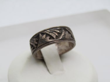 Vintage 7mm Wide Carved Band Ring, Sz. 7, 1960's
