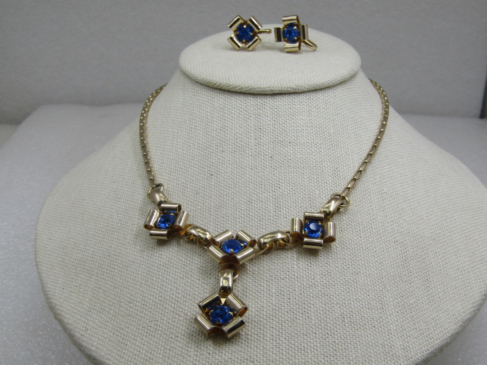 Vintage Rhinestone Necklace/Earrings Set, 1940-1950, 15.75": Vintage Rhinestone Necklace/Earrings Set, 1940-1950, 15.75". Art deco themed with round 2mm Bostom link chain, flip clasp and square curled back frame with a center appx. 6mm blue rhinestone. Matching