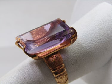 Vintage 18kt Amethyst Rhomboid Ring, Appx. 9.90 CtW, Sz. 8