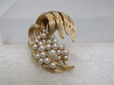 Vintage Faux Pearl Brooch, Signed Lisner, 1950's-1960's