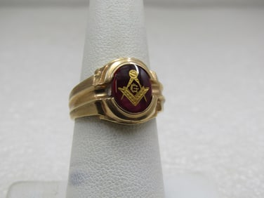 10kt Masonic Created Ruby Ring, Sz. 7 , weight is appx. 4.87 gr.