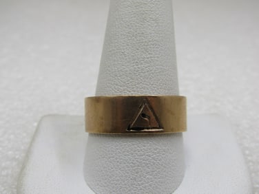 Vintage 10 kt Vintage Masonic Virtue Conjunctivi Band Ring . Sz. 12 and 7.5mm wide