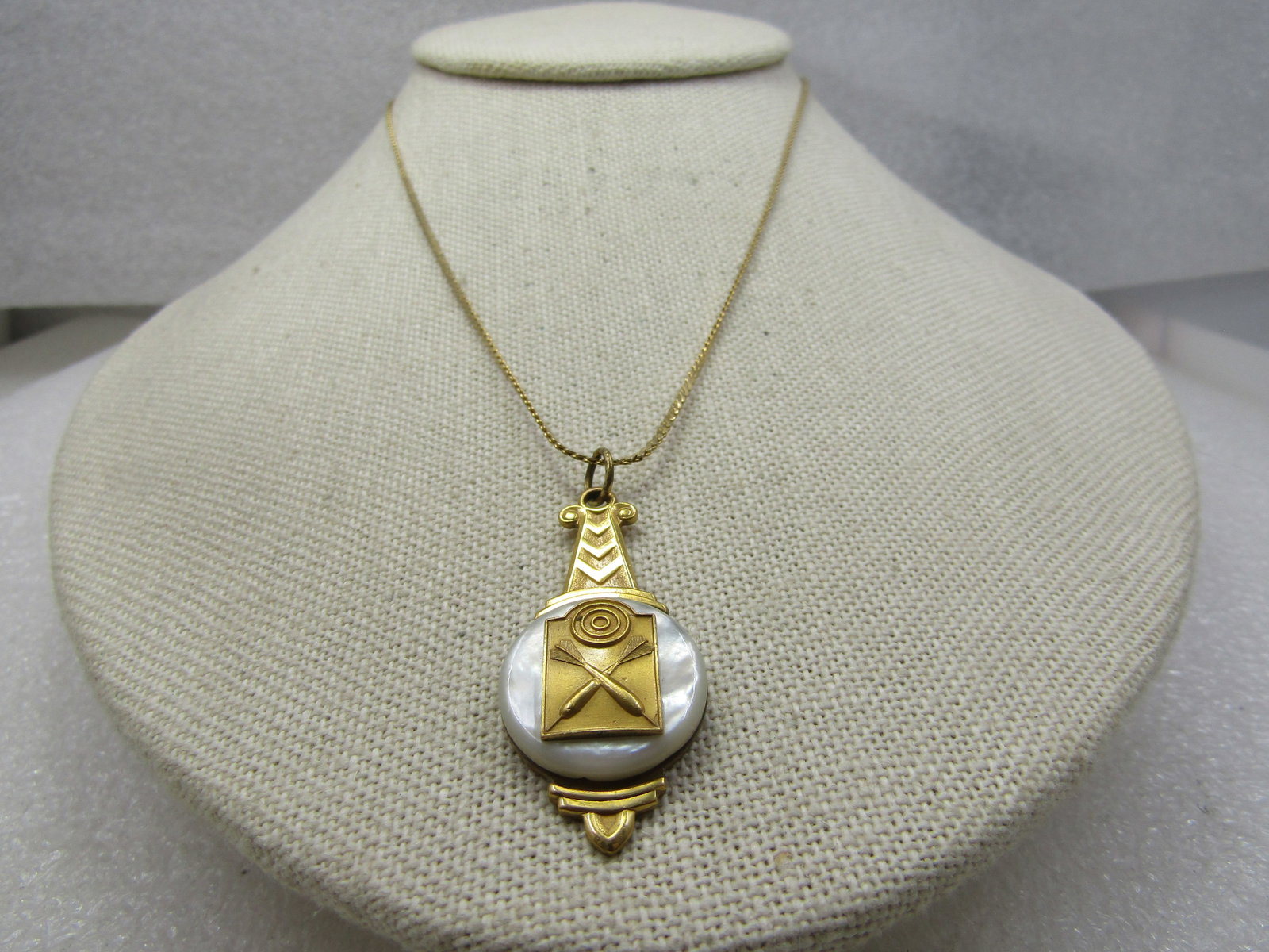 Vintage 10kt G.F. Darts & Target Pendant/Fob on 18" Necklace: Vintage 10kt G.F. Darts & Target Pendant/Fob on 18" Necklace.. This is a vingage 10kt gold filled fob or pendant with a mother-of-pearl round 3/4" disc in the center with crossed darts and a dart boar