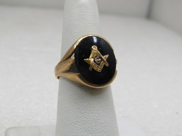 10kt Masonic Onyx Ring, Sz. 6, Oval , Raised Masonic Symbol