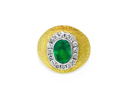 18k Gold Vintage 2.5 ct Emerald And Diamond Ring: 18k Yellow Gold 2.5 carat Vintage Emerald And Diamond Ring. F color and VS Clarity Diamonds. Beautiful OVAL SHAPE Colombian Emerald Very nice color and lot of luster. VINTAGE MOGUL STYLE RING. THE STO