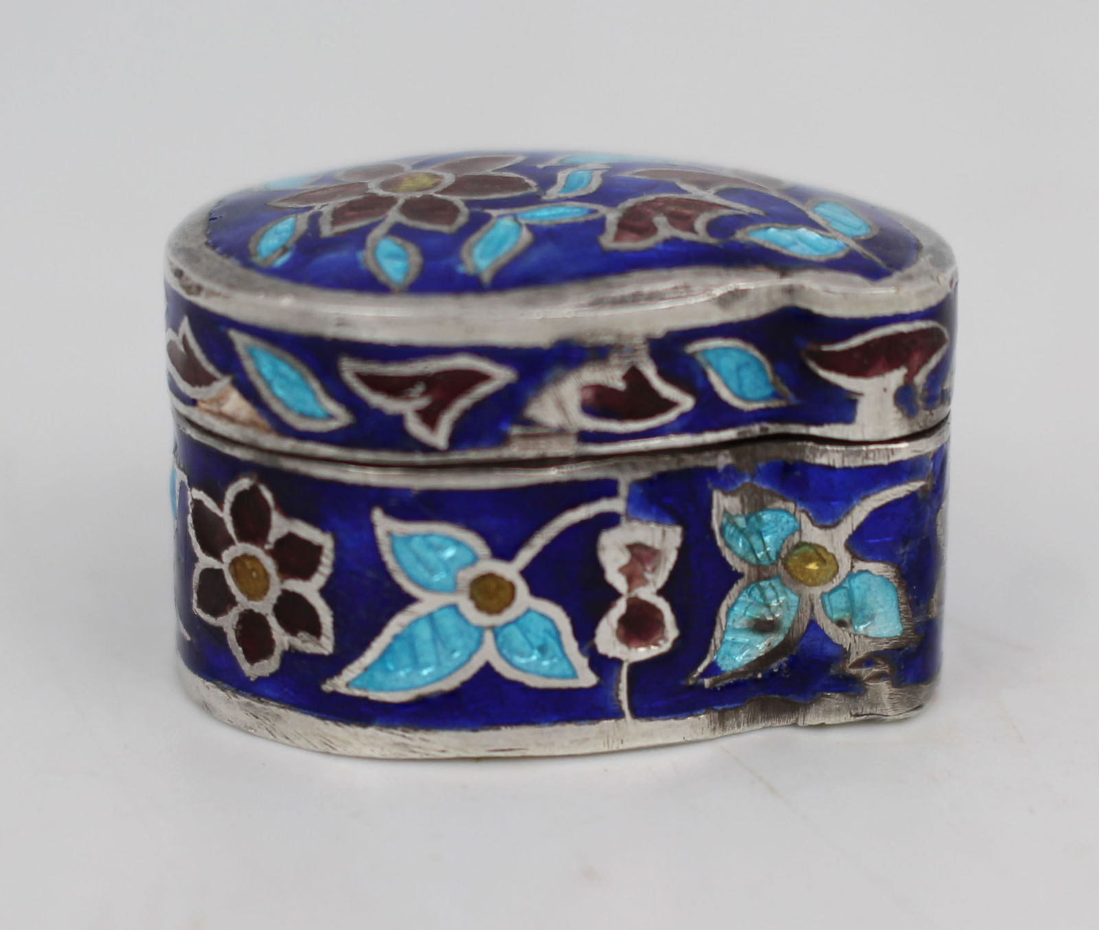 Fine Cloisonné Enamel Silver Pill Box: Fine Cloisonné Enamel Sterling Silver Pill Box, India, circa 1970 A finely crafted kidney-shaped sterling silver pill box, delicately enamelled throughout in vibrant shades of cobalt blue, turquo
