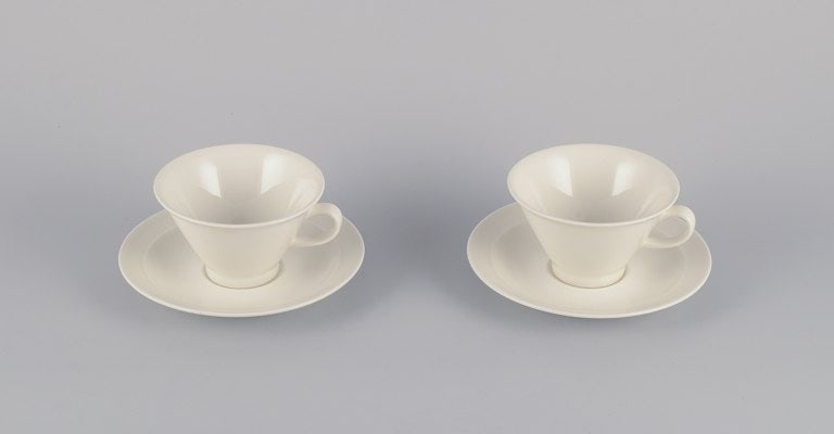 Arabia, Finland, two sets of "Harlekin" tea cups and saucers in white porcelain.: Arabia, Finland, two sets of "Harlekin" tea cups and saucers in white porcelain. 1970/80s. Marked. In excellent condition. Cup: Diameter 11.0 cm without handle x Height 7.0 cm. Saucer: Diameter 16.0 c