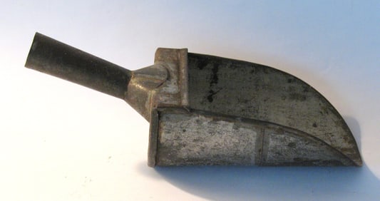 Antique tin country home kitchen scoop.