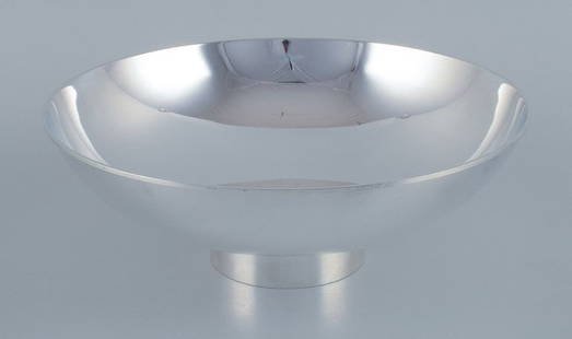 Søren Georg Jensen for Georg Jensen, large and impressive bowl in sterling silver.: Title:S&#248;ren Georg Jensen for Georg Jensen, large and impressive bowl in sterling silver. Description:S&#248;ren Georg Jensen for Georg Jensen, large and impressive bowl in sterling silver. Approx