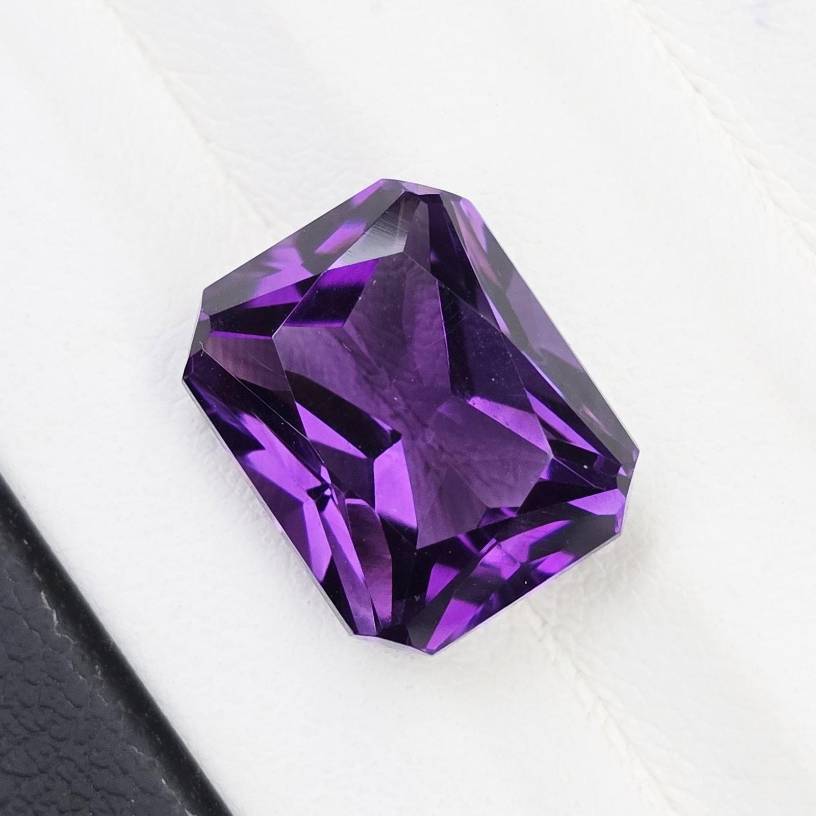 6.59 Ct "Top Quality" Natural Deep Purple African Amethyst: Title:6.59 Ct "Top Quality" Natural Deep Purple African Amethyst Description:Gemstones: Natural Amethyst / Carat Weights: 6.59 Ct / Size or Dimensions: 12.40 X 9.90 X 7.80 mm / Treatment: No Materials