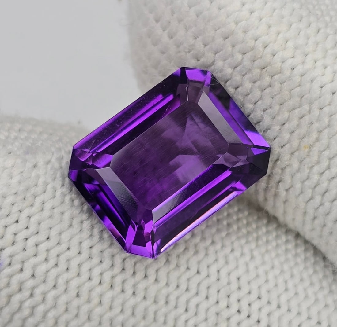 8.11 ct "Top Quality" Natural Deep Purple African Amethyst (1 of 2)