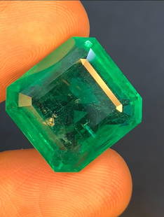 22.43 Carat - Museum Grade GUILD Certified Natural Emerald Gemstone, Top Zambian Emerald Cut Stone,: Materials: Gem type: Sphene Carat weight: 8.720 This stunning full fire sphene titanite loose gemstone features a captivating round cut that enhances its brilliance and beauty. With its vibrant play o