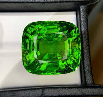 Natural Parrot Green Peridot Gemstones, Top Color Peridot Loose Gemstone From Burma, August: Materials: Gem type: Peridot Natural Parrot Green Peridot Gemstones, Top Color Peridot Loose Gemstone From Burma, August Birthstone weight : 57.38 carat Dimensions : 22.500*20.00*15.00 mm Shape : Fanc