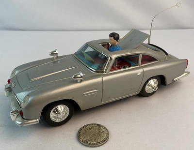 A.C.Gilbert James Bond Aston Martin DB5 (Made in Japan), the guns come out from the front ,battery: A.C.Gilbert James Bond Aston Martin DB5 (Made in Japan), the guns come out from the front ,battery operated, with "rat-tat-tat" sound and flickering fire, the "bad guy" gets ejected from his seat thro