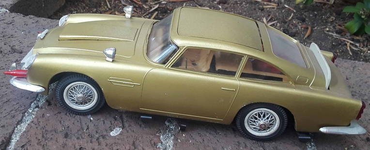 Gama 4900, "FU-JB 007" (Made in Western Germany) James Bond Aston Martin, the much rarer German: Gama 4900, "FU-JB 007" (Made in Western Germany) James Bond Aston Martin, the much rarer German version with black baseplate,all windup variant, the guns come out from the front , with "rat-tat-tat" s