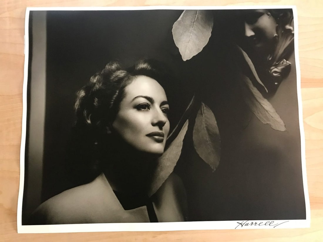 Joan Crawford By George Hurrell - 16x20 Signed US Photo: Joan Crawford By George Hurrell - 16x20 Signed US Photo, Please refer to the attached photos to determine the condition of this original vintage item. Note: LB means Linen Backed. Ready for you to fra