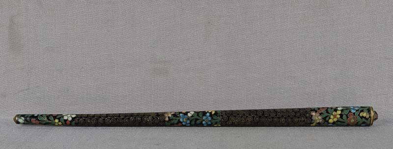 1910s Japanese cloisonne PEN NIB HOLDER floral, scrolls gilding: Rather unusual early Showa period (1910s) Japanese cloisonne pen nib holder from a desk set decorated on the inside with 3 bands of floral motif and numerous spiral scrolls. Beautifully made, black