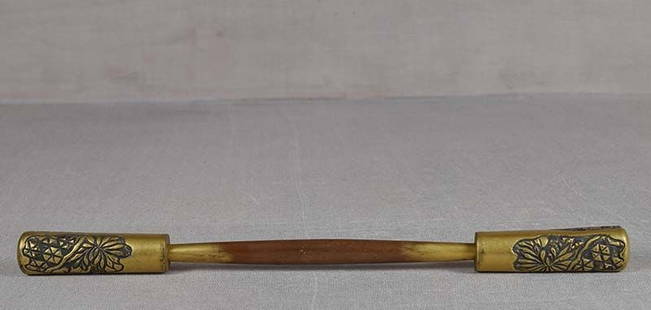 Vintage Japanese lacquer KANZASHI hair pin: Vintage Japanese lacquer double kogai style kanzashi - a hair pin - with gold lacquer decoration. Double kogai type kanzashi consists of a central stick and 2 removable terminals featuring related