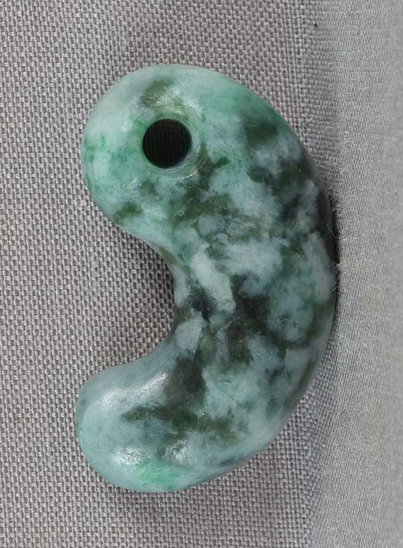 18c Japanese jadeite MAGATAMA bead (1 of 6)