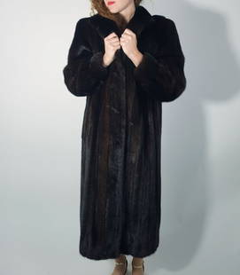 MAHOGANY MINK FUR COAT EU: XL ; US: 18: Title: MAHOGANY MINK FUR COAT EU: XL ; US: 18 Dimensions: Approximate size- EU: XL; US: 18 : Important details: Length: 120cm/47.24in -Shoulders width:45cm/17.72in -Sleeve Length:65cm/25.59in -Bust si