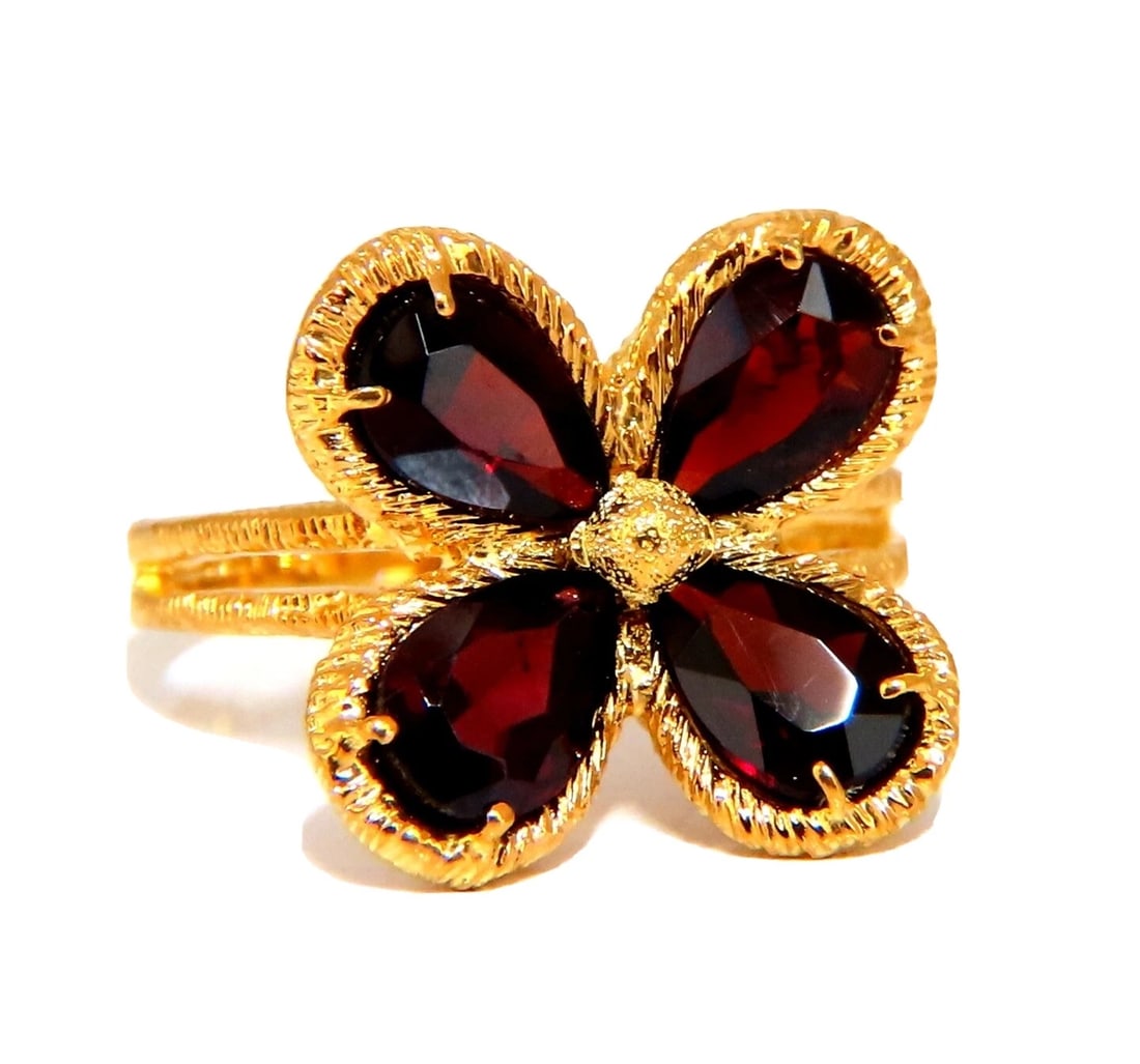 4 carat natural garnets clover ring 18 karat yellow gold: 4 carat natural pear-shaped garnets clover ring. Clean clarity, crimson red colors. Deck of ring 14x15 mm Depth of ring 6.8 mm 18 karat yellow gold, 4.5 g Current size 6.5 and we may resize, please in
