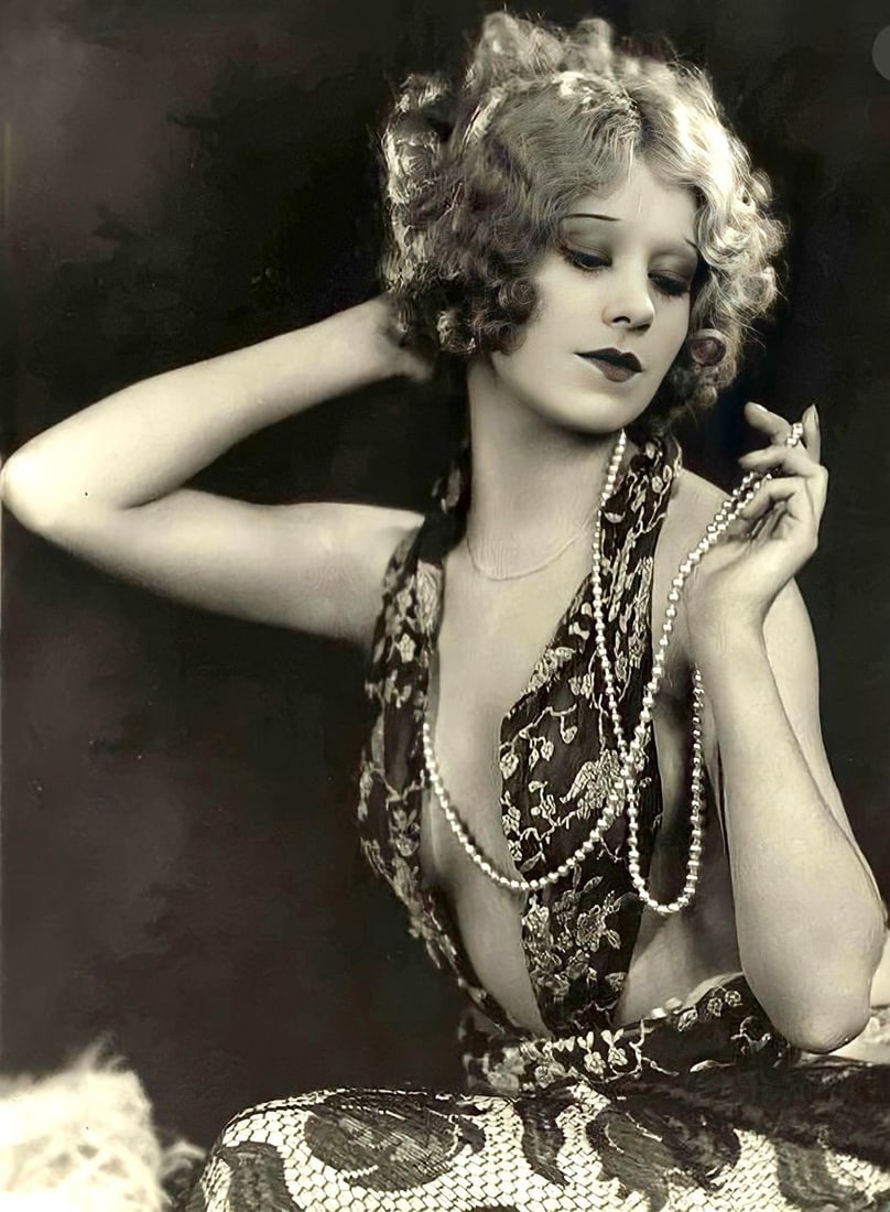 Faith Bacon appeared as a showgirl and dancer in both Earl Carroll's Vanities as well as The: Title: Faith Bacon appeared as a showgirl and dancer in both Earl Carroll's Vanities as well as The Ziegfeld Follies in the 1920s Artist/Source: UNKNOWN Original Date: UNKNOWN Dimensions: 8X10 or 10X8