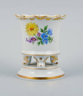 Meissen, Germany, small vase on four feet hand painted with floral motif.: Meissen, Germany, small vase on four feet hand painted with floral motif. Mid 20th century. Perfect condition. First factory quality. Marked Dimensions: H 8.8 x D 7.0 cm. Reserve: $168.00 Shipping: Do