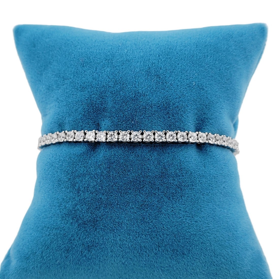 925 Silver Waterway Ladies Bracelet Ornated with Quartz: Title: 925 Silver Waterway Ladies Bracelet Ornated with Quartz Description: 925 Silver Waterway Ladies Bracelet Ornated with Quartz -Condition:New Weight:10.7g -Size:6.69 in (17cm) Link Width:0.13 inc