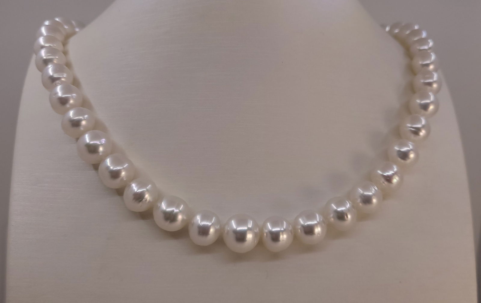 Necklace PSL Certified Australian South Sea Pearls - 9.1x11.4mm (1 of 20)